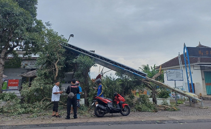 Kades Glagah Imbau Warga Berhati-hati Ditengah Cuaca Ekstrim