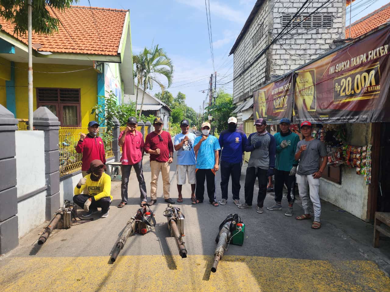 Fogging untuk Antisipasi Penyebaran Demam Berdarah di Desa Deketkulon