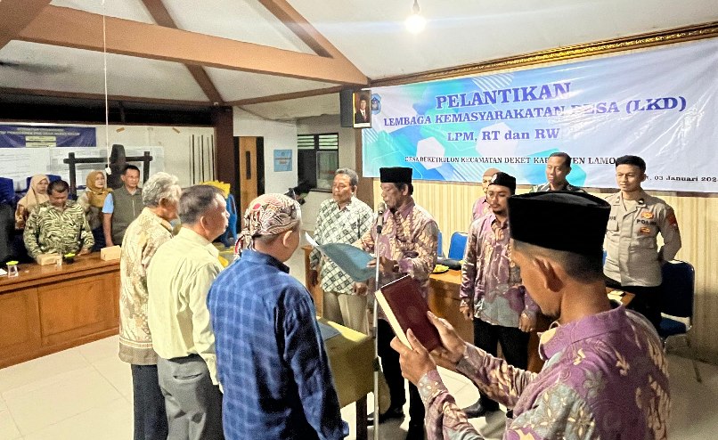 Pelantikan Lembaga Kemasyarakatan Desa (LKD), LPM, RT, dan RW di Balai Desa Deketkulon Berjalan Lancar