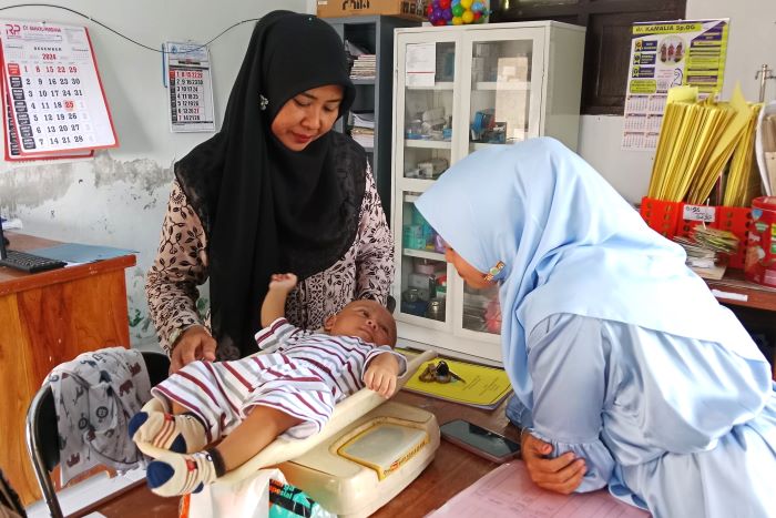 Pelaksanaan Imunisasi di Poskesdes Sumberasri Berjalan Lancar