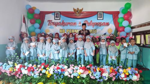 Kepala Desa Tamansari Hadiri Acara Pelepasan Peserta Didik TK dan SD di Wilayahnya