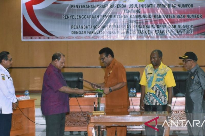 Dekan: Raperda Penyelenggaraan Pemerintahan Desa Biak Jadi Percontohan