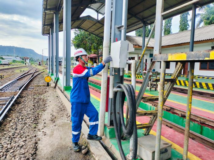 KAI Gunakan Bio Solar, Pengisian BBM Lokomotif Kini Lebih Ramah Lingkungan