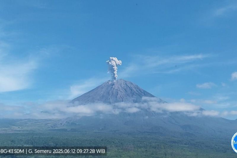 Getaran banjir lahar hujan Gunung Semeru tercatat 5 jam lebih