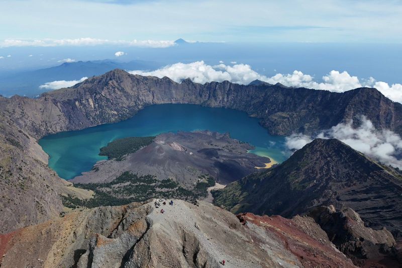 Kemenpar Tegaskan Pentingnya Kepatuhan SOP Pendakian