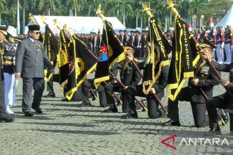 Prabowo Beri Penghargaan kepada Divisi dan Anggota Polri Berprestasi