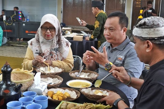 Perkenalkan Makanan Khas Desa Glagah Melalui Festival 999 Kopat Lodoh