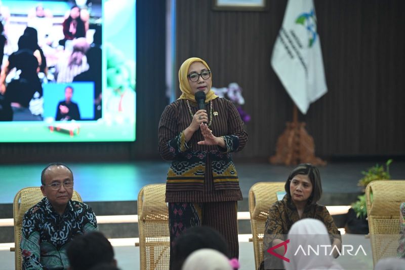Menteri Arifah Ajak Generasi Muda Saring Sebelum Sharing di Medsos