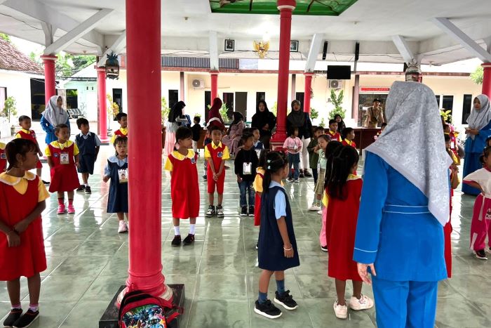 Penyambutan para Murid TK Pertiwi 36 Desa Dadapan di Awal Tahun Ajaran Baru 2025/2026