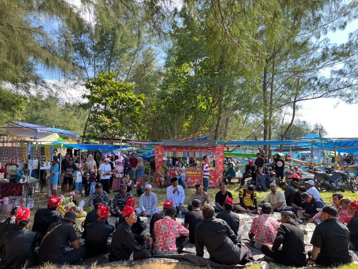 Petik Laut Pantai Kedunen Desa Bomo