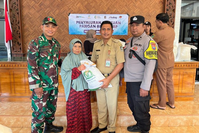 Penyaluran Bantuan Pangan CBP, Kades Agus: Mari Syukuri & Bijak