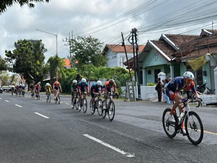 Dikelilingi Masyarakat, Jajaran dan Perangkat Desa Dadapan Ngepam Meriahkan TdBI 2025
