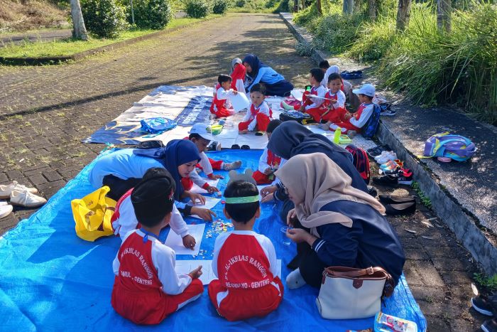 Begini Cara Mahasiswa KKN UNEJ Dukung Tercapainya Indeks Kualitas Pelajar di Genteng Wetan