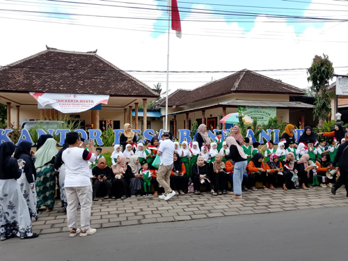 Kades Benelanlor Saksikan TdBI Stage 2 & 3 bersama Mahasiswa KKN dan Lembaga Pendidikan