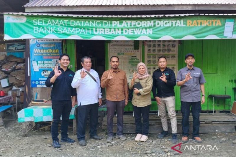 KLH Bina Pengelolaan Bank Sampah Digital di HST Kalsel