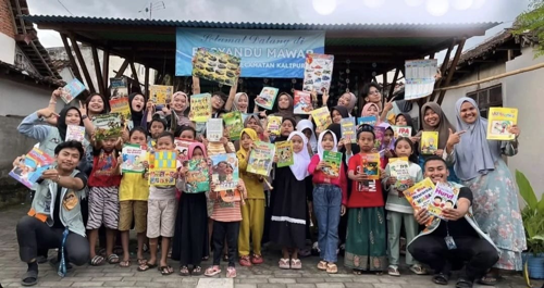 Tangkal Adiksi Gadget, Mahasiswa UB Luncurkan Pustaka Keliling dan Pondok Baca di Desa Kelir