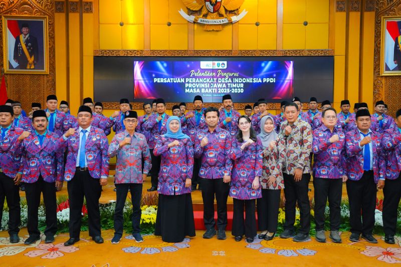 Khofifah Pastikan Pemprov Jatim Siap Kawal Status Perangkat Desa