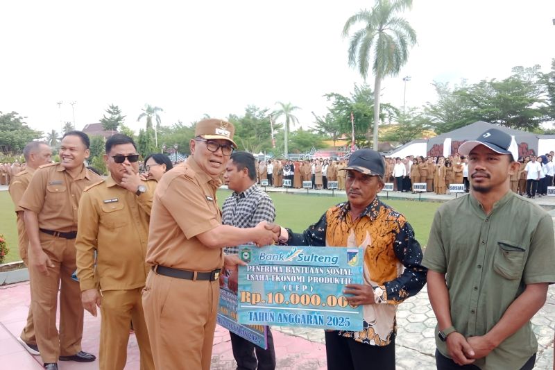 Pemkab Poso Beri Bantuan Modal Usaha Guna Mengentaskan Kemiskinan