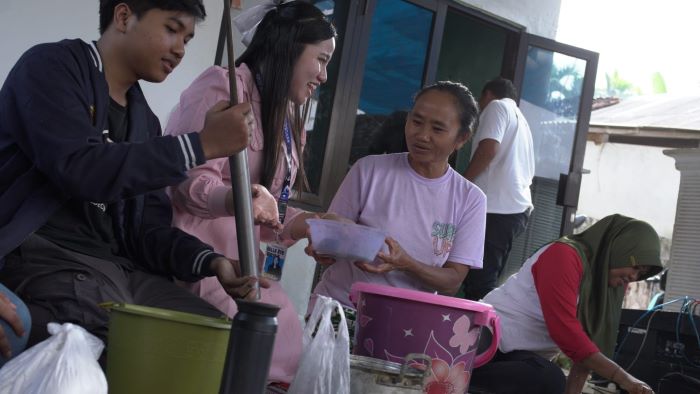 Sosialisasi Pestisida Nabati Daun Pepaya dan Biobriket dari Sekam Padi oleh KKN UNEJ di Desa Gumuk