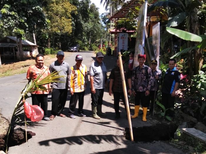 Survei Lokasi Jembatan di Dusun Tamansari, Desa Gumuk, Kecamatan Licin