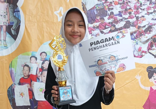 Bangga! Siswi SDN Tambong Juara 1 Tahfidz Juz 30 Ajang Milkyverse X Ramayana Kids Championship