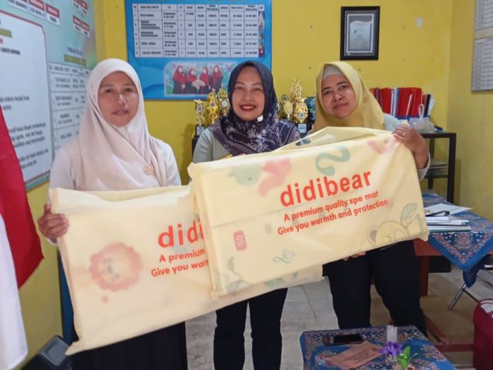 PKK Desa Tamansari Berikan Vitamin A dan Bantuan Playmate kepada TK Aromatika