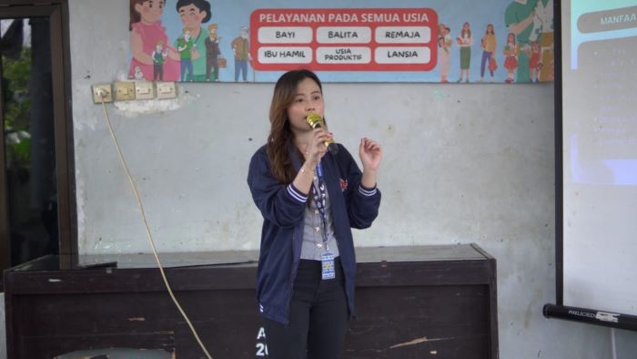 Sosialisasi Digitalisasi UMKM oleh KKN UNEJ di Desa Gumuk: Dorong Pemanfaatan QRIS dan Google Maps