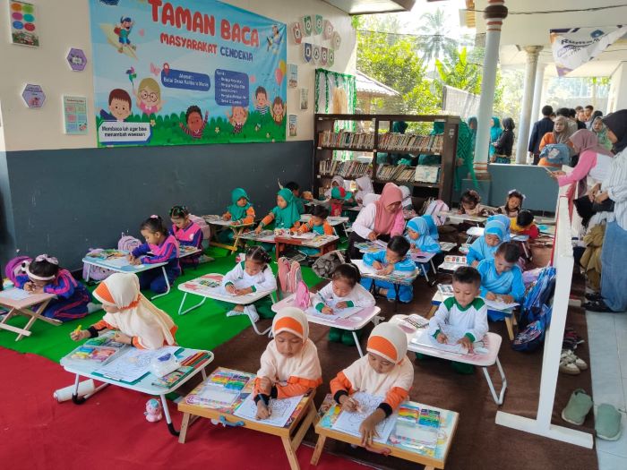 Pojok Taman Baca Masyarakat Cendekia, Hadir untuk Tumbukan Minat Baca Anak-anak Kalibarumanis