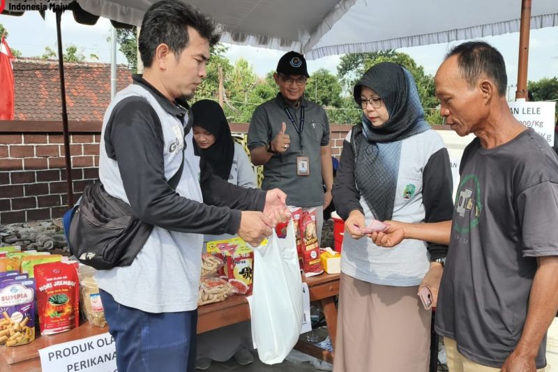Pemkab Magetan Gelar Pasar Murah di Desa Terpencil Wilayah Perbatasan