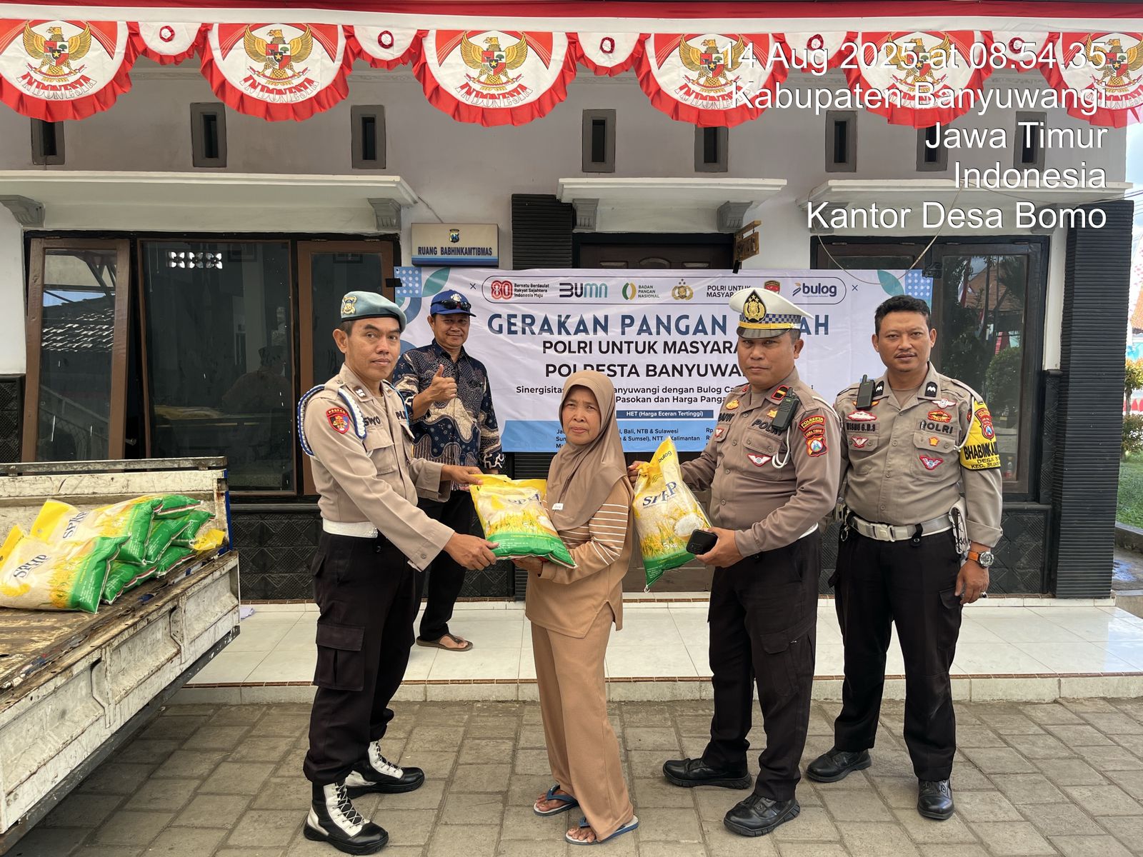 Polresta Banyuwangi bersama Bulog Gelar Gerakan Pangan Murah di Desa Bomo