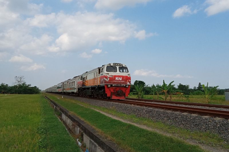 Daop Jember Operasikan KA Mutiara Timur Tambahan Jelang HUT RI