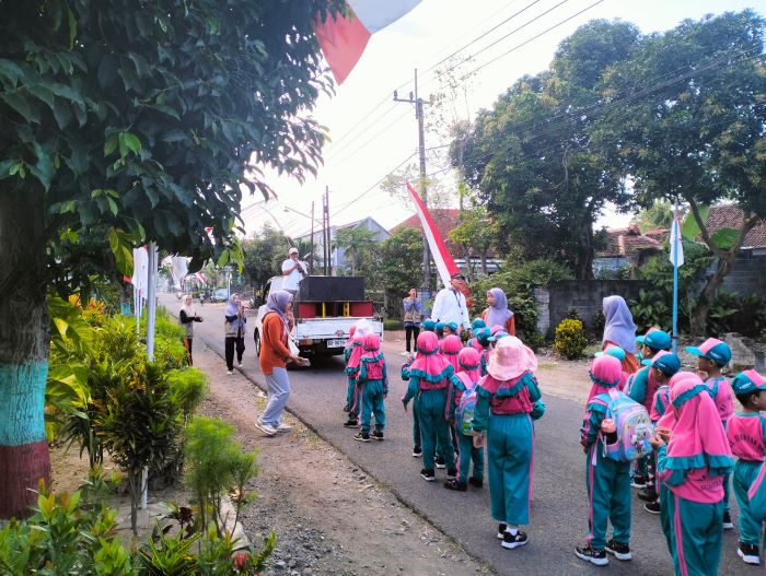 Banom NU gelar Kegiatan Jalan Sehat bersama Masyarakat Desa Sumberasri