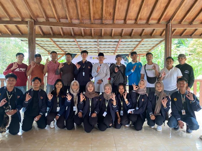 Akhiri Pengabdian, Mahasiswa KKN UNEJ Desa Tamansari Laksanakan Penarikan di Balai Desa