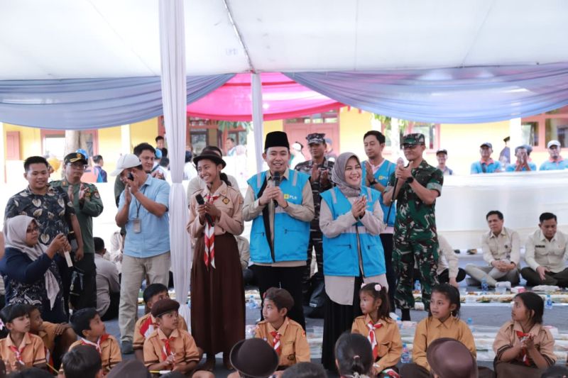 Warga Bandealit Akhirnya Menikmati Penerangan Listrik saat HUT RI