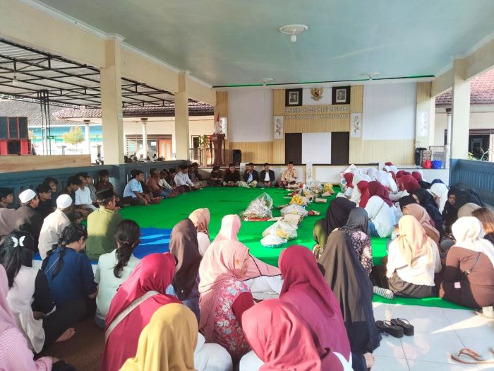 Lomba Hias Tumpeng dalam HUT ke-80 Republik Indonesia di Desa Kalibarumanis