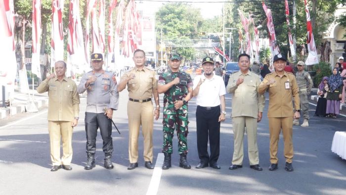 Bersama Forkopimda Kabupaten Lamongan, Dandim 0812 Lamongan lepas Lomba Gerak Jalan