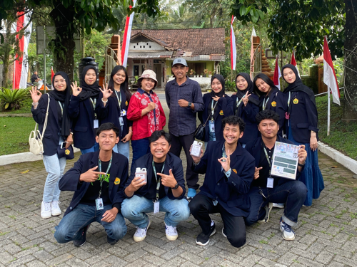 Penarikan Resmi, Mahasiswa KKN UNEJ Desa Tamansari Akhiri Masa Pengabdian di Kantor Kecamatan Licin