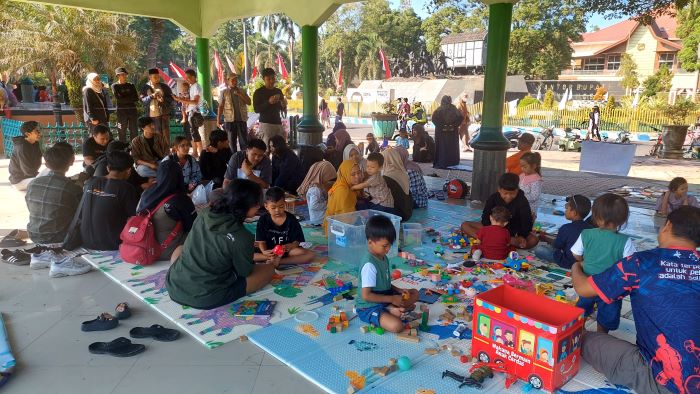 Sebarkan Semangat Kebersamaan dan Perkuat Budaya Membaca Bersama Komunitas Partai Buku