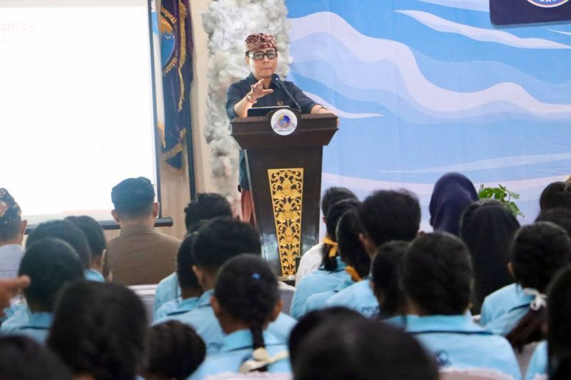 Wawali Denpasar Paparkan Pengelolaan Sampah kepada Ratusan Mahasiswa