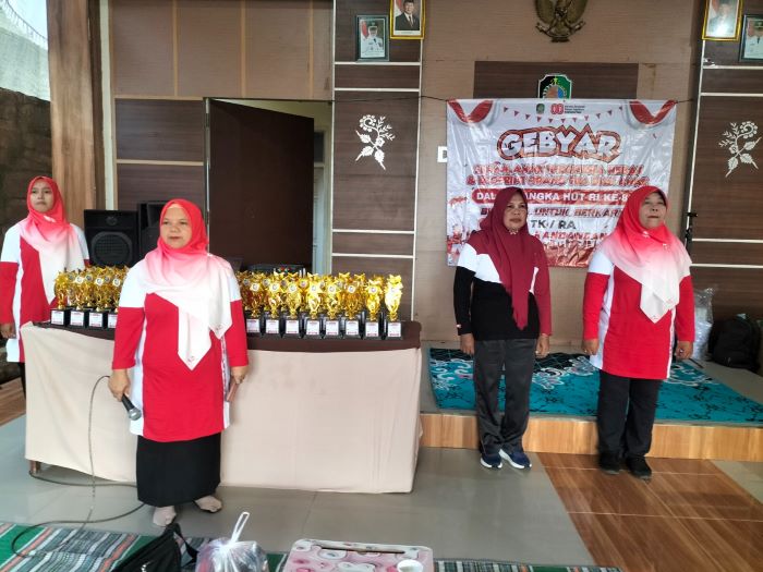 Gebyar Senam Anak Indonesia Sehat dan Ecoprint Orang Tua dan Anak di Desa Kandangan