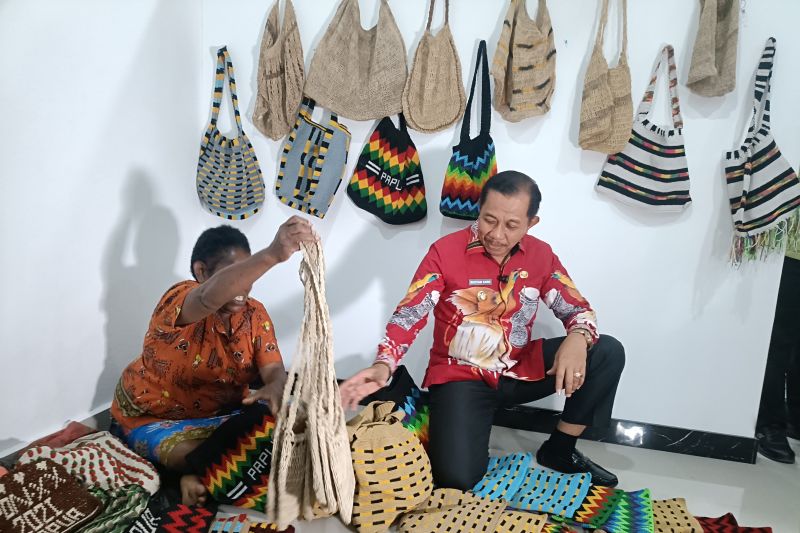 200 UMKM-IKM Kota Jayapura Ikuti Festival IKM 2025