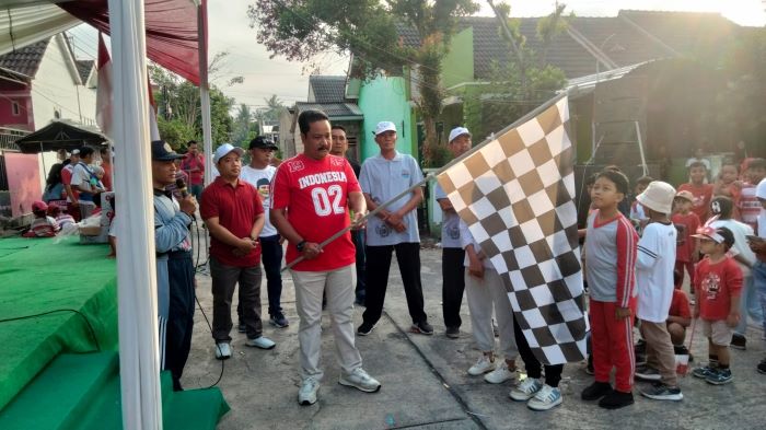 Kades Dadapan Mengikuti Jalan Sehat dan Senam Bersama di Perumahan Puri Gading Mas Permai