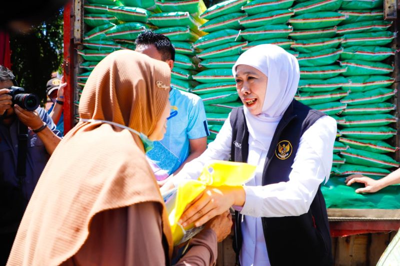 Gubernur Jatim Kendalikan Inflasi dengan Gelar Pasar Murah di Sumenep