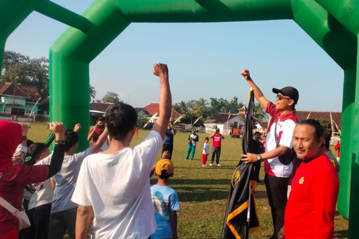 Kades Kaligondo Buka Kegiatan Jalan Sehat yang Digelar Karang Taruna Kudaraga
