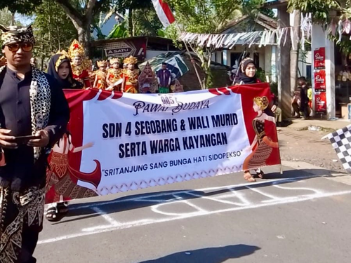 Mengusung Tema Pesona Banyuwangi, Desa Segobang Gelar Pawai Budaya