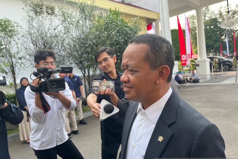 Bahlil: 5.700 Desa, 4.400 Dusun Bakal Dialiri Listrik 2029—2030