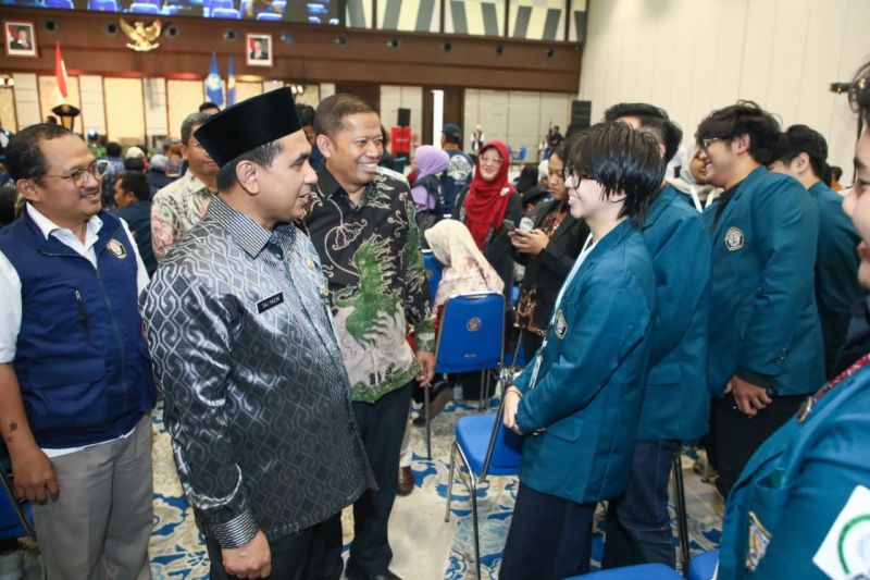 Wagub Jateng Minta Mahasiswa KKN Bantu Pantau Data Sosial di Desa