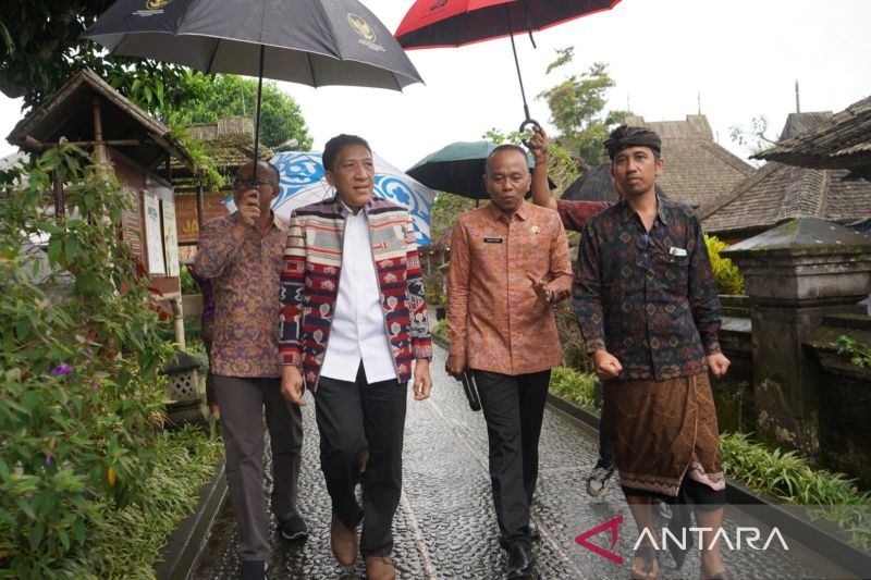 Kemenbud Nilai Desa Penglipuran Bali sebagai Contoh Pelestarian Budaya