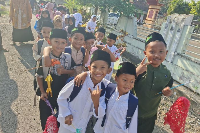 TK-RA Khodijah 50 dan MI NU 1 Desa Sumberasri Gelar Kirab Telur Keliling Desa
