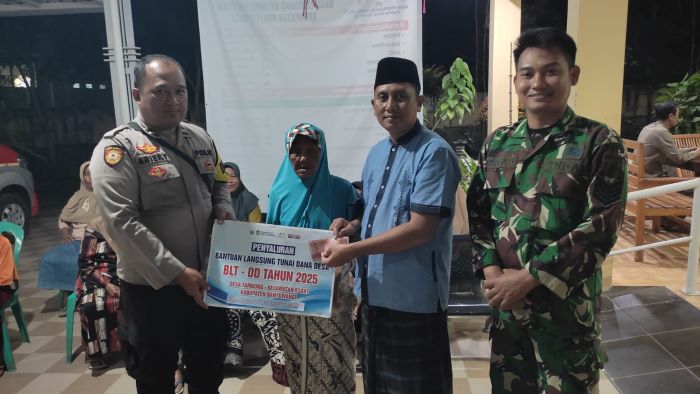 Jelang Maulid Nabi, Tiga Pilar Desa Tambong Salurkan BLT-DD Triwulan Ketiga 2025